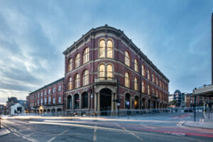 leeds, electric press, millenium square, city centre, light trails, sunset, long exposure, red brick, red brick building, arched windows
